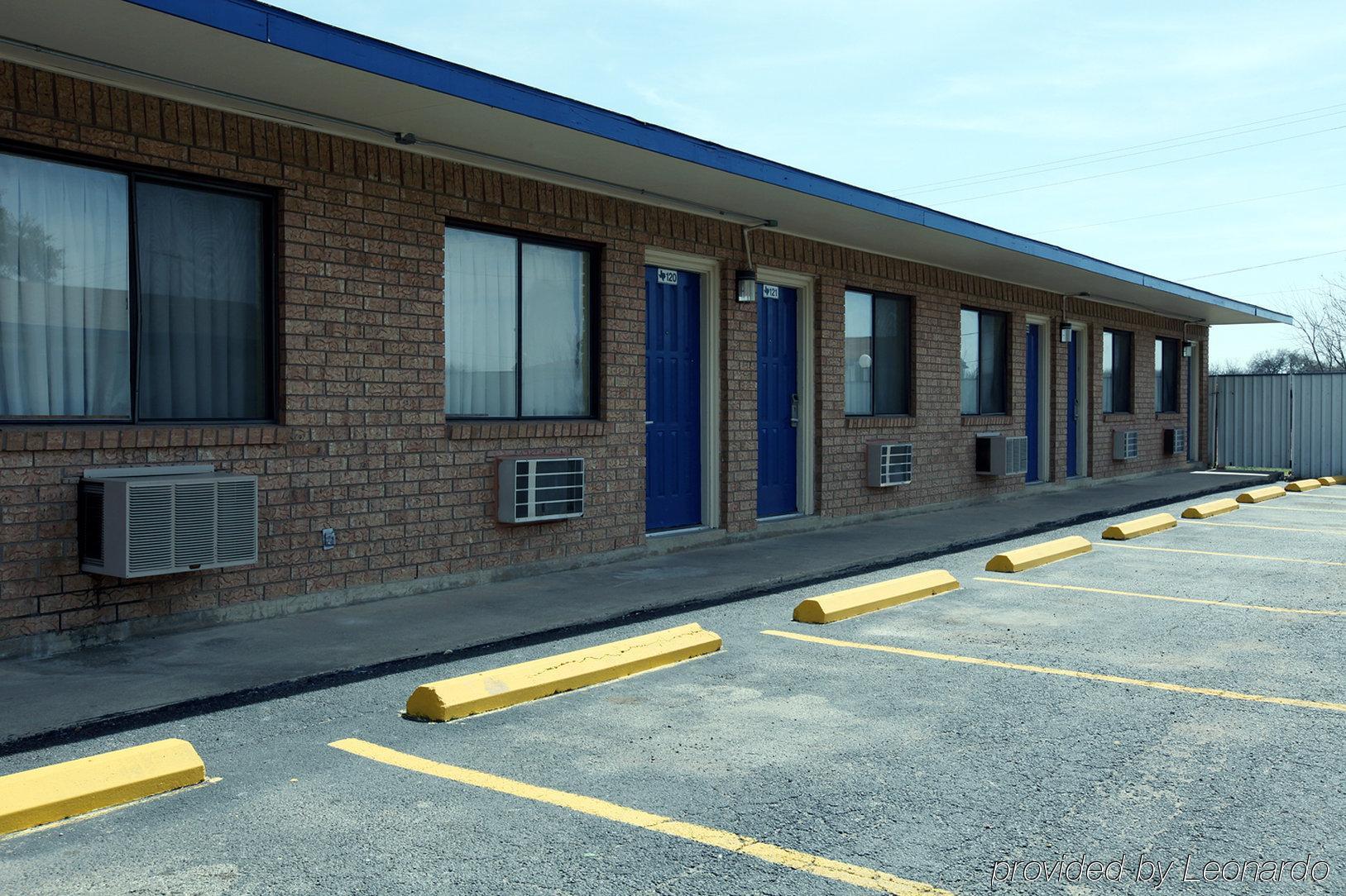 Americas Best Value Inn Comanche Екстериор снимка
